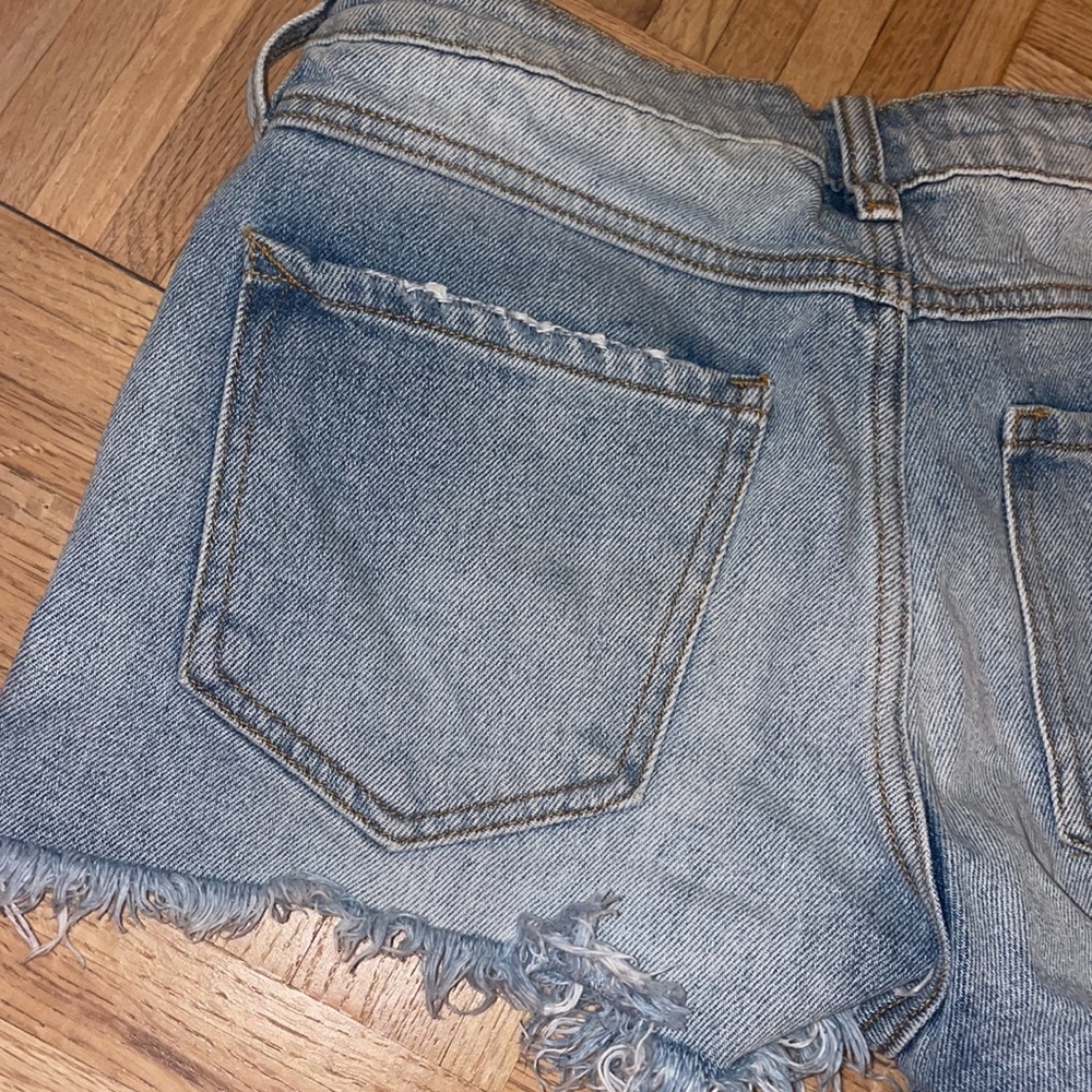 Distressed jean short - Picture 6 of 7